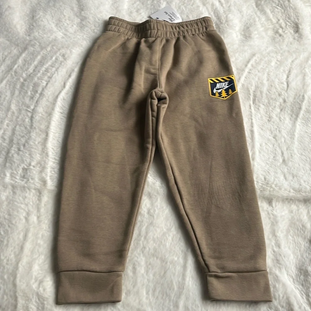 New Nike - Picture 1 of 3